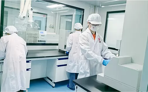 Temiz Oda Laboratuvarında Ekip &Ccedil;alışması